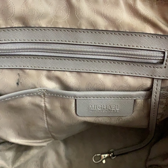 COPY - Michael Kors gray jet set shoulder bag - Picture 17 of 17